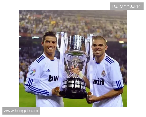 足球巨星光辉时刻，激情与梦想的完美诠释，成就传奇的荣耀之路