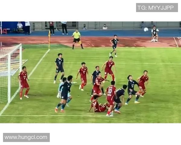 足球赛场惊现球迷挑衅球星引发激烈对峙全场气氛瞬间点燃