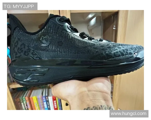 选择适合后卫球星的足球鞋怎样提升防守表现与技术发挥